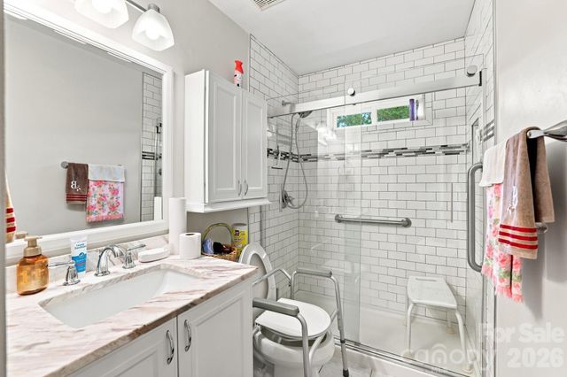 5914 Quiet Cove Court, Charlotte, NC 28215