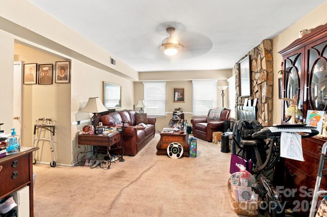 5914 Quiet Cove Court, Charlotte, NC 28215