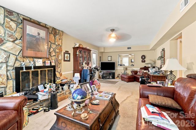 5914 Quiet Cove Court, Charlotte, NC 28215