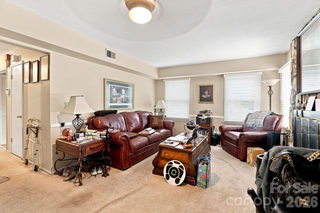 5914 Quiet Cove Court, Charlotte, NC 28215