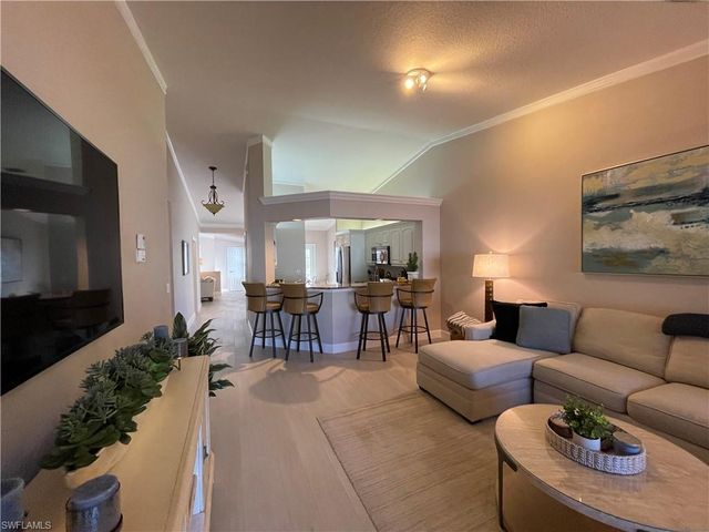 7046 Barrington CIR # 202, Naples, FL 34108