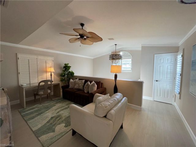 7046 Barrington CIR # 202, Naples, FL 34108