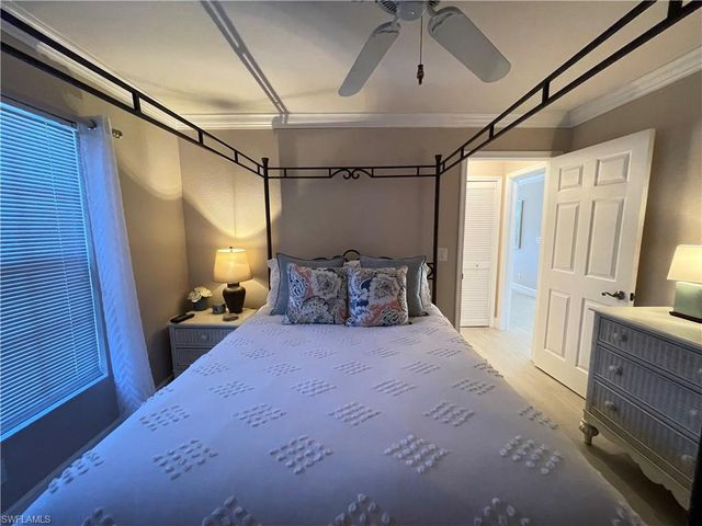 7046 Barrington CIR # 202, Naples, FL 34108