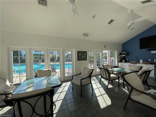 7046 Barrington CIR # 202, Naples, FL 34108