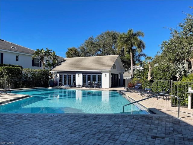 7046 Barrington CIR # 202, Naples, FL 34108