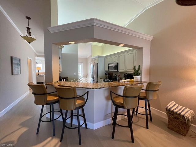 7046 Barrington CIR # 202, Naples, FL 34108