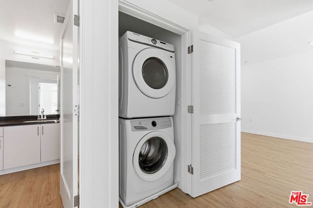 11408 W Sarah Street 303, Studio City, CA 91602