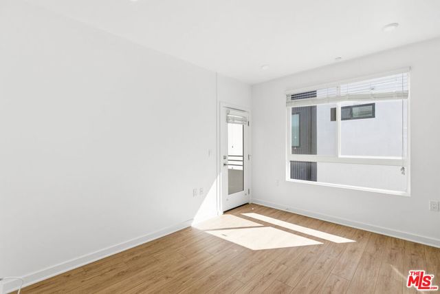 11408 W Sarah Street 303, Studio City, CA 91602