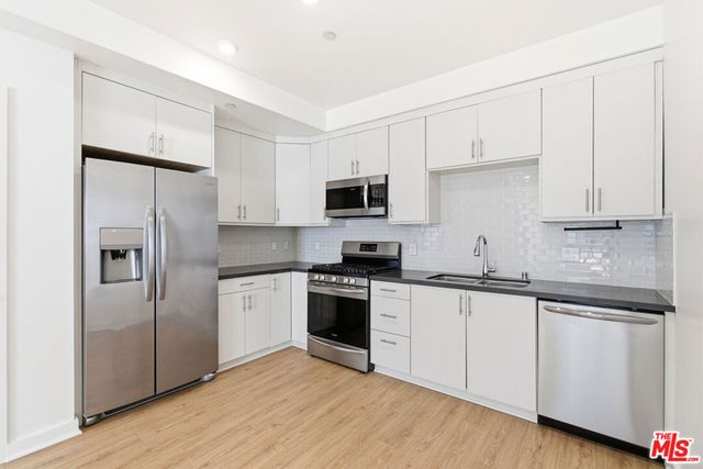 11408 W Sarah Street 303, Studio City, CA 91602