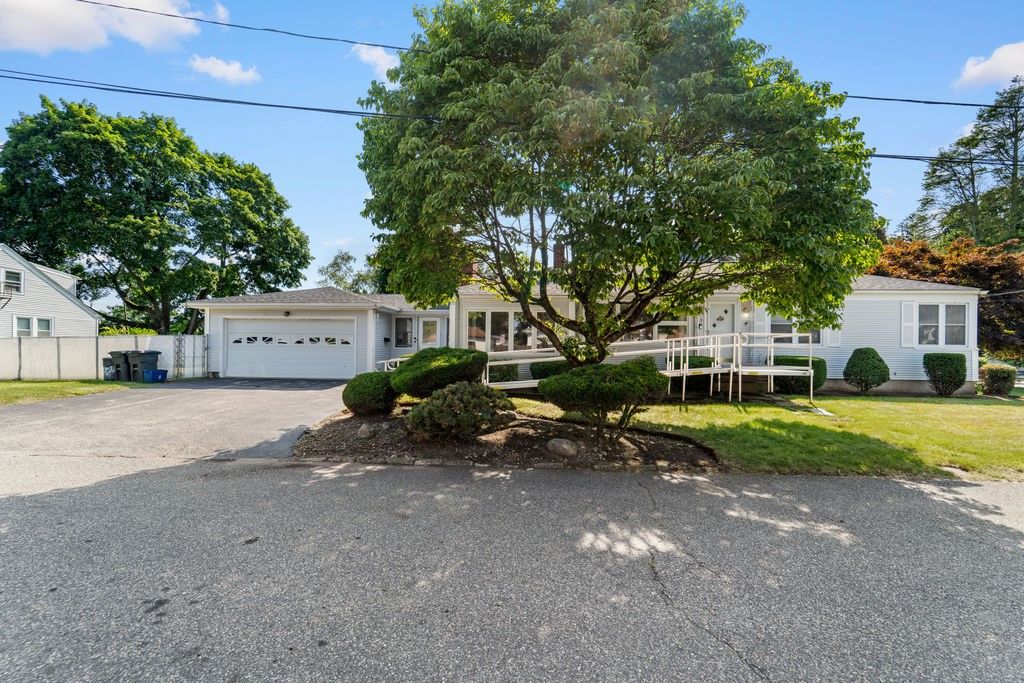 11 Hemlock Drive, Johnston, RI 02919