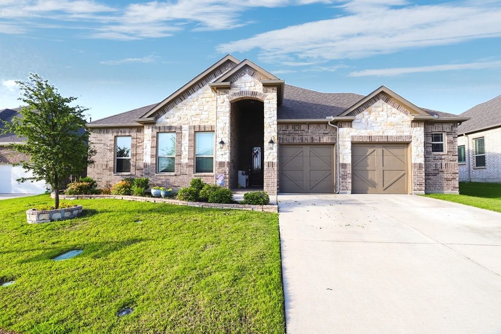 910 Park Vista Drive, Justin, TX 76247