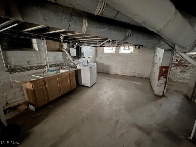 888 Roanoke Road, Cleveland Heights, OH 44121