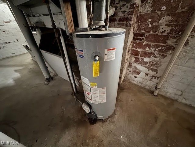 888 Roanoke Road, Cleveland Heights, OH 44121