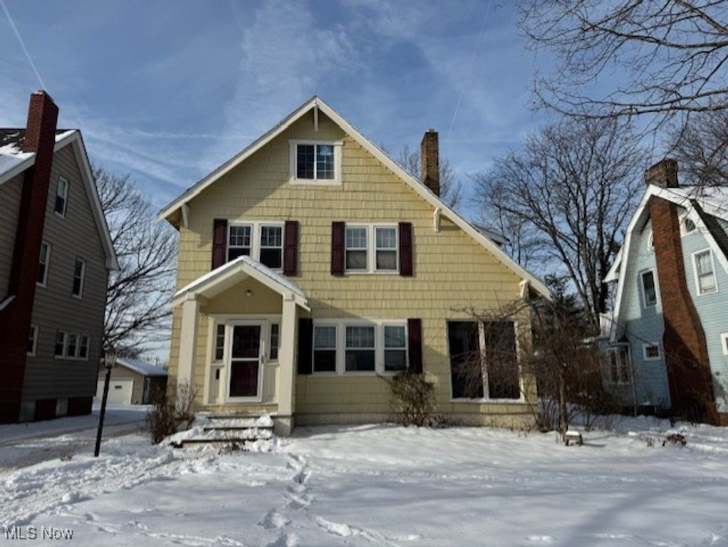 888 Roanoke Road, Cleveland Heights, OH 44121
