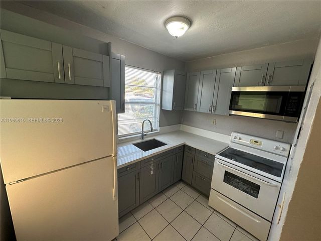 4210 SW 25th St 1, West Park, FL 33023