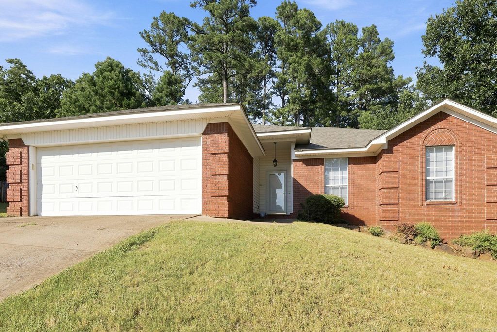 2570 Peabody Drive, Conway, AR 72032