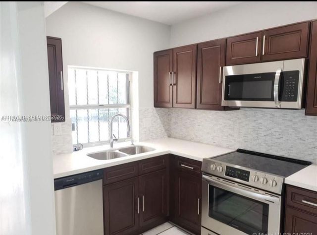 3040 SW 77th Ct 0, Miami, FL 33155