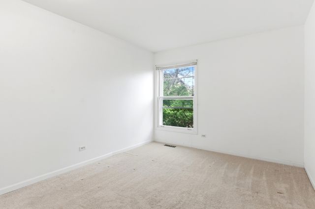 5511 E Lake Drive D, Lisle, IL 60532