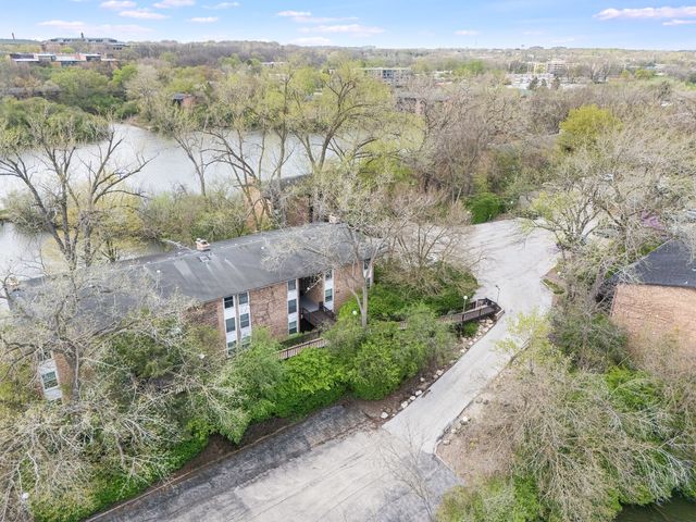 5511 E Lake Drive D, Lisle, IL 60532