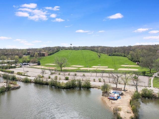 5511 E Lake Drive D, Lisle, IL 60532