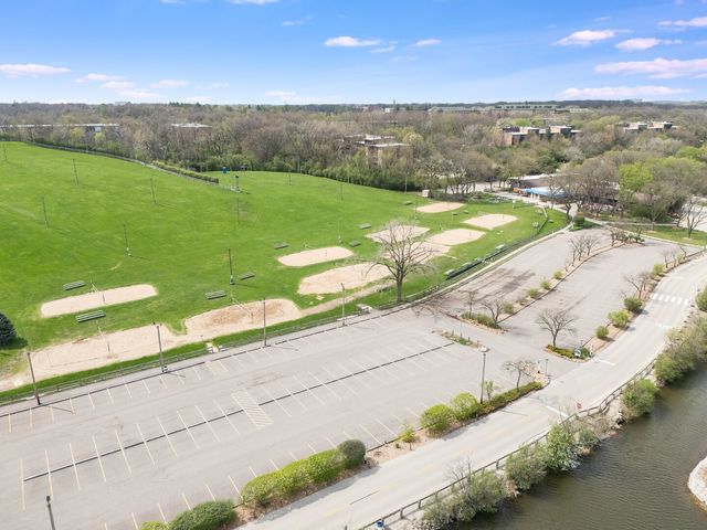 5511 E Lake Drive D, Lisle, IL 60532