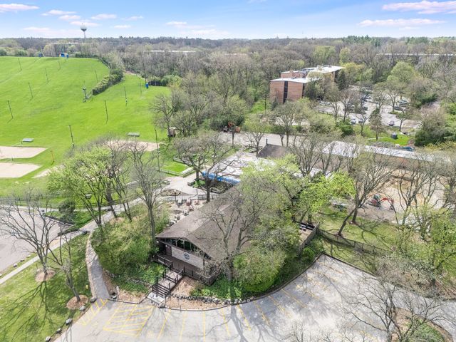 5511 E Lake Drive D, Lisle, IL 60532