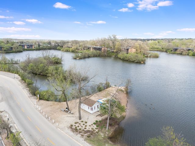 5511 E Lake Drive D, Lisle, IL 60532