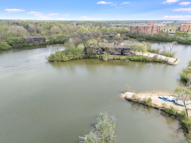 5511 E Lake Drive D, Lisle, IL 60532