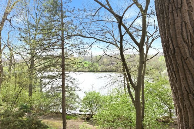 5511 E Lake Drive D, Lisle, IL 60532