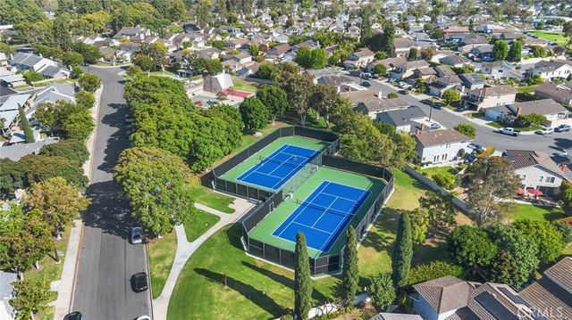 47 Fox 27, Irvine, CA 92614