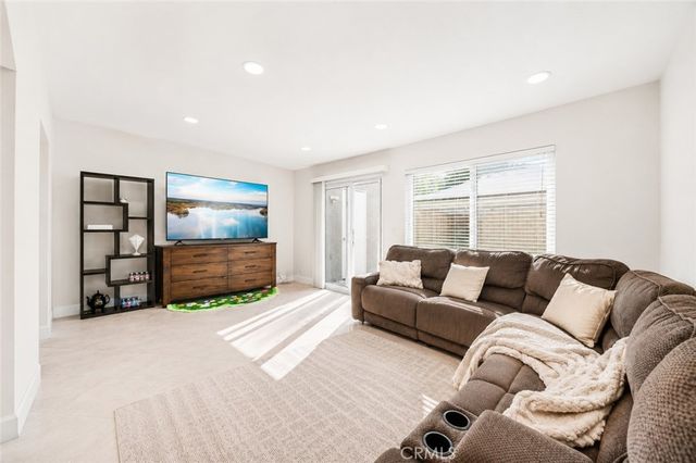 47 Fox 27, Irvine, CA 92614