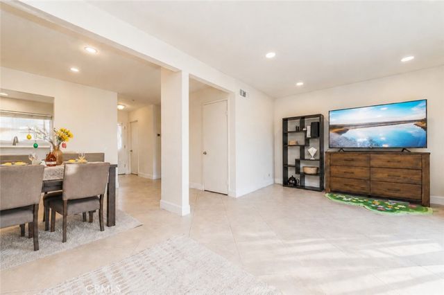 47 Fox 27, Irvine, CA 92614