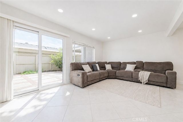 47 Fox 27, Irvine, CA 92614