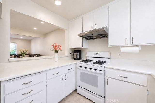 47 Fox 27, Irvine, CA 92614
