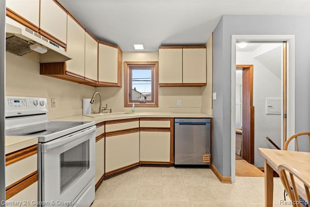 9768 Seavitt Drive, Allen Park, MI 48101