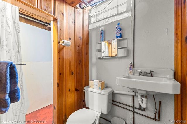 9768 Seavitt Drive, Allen Park, MI 48101