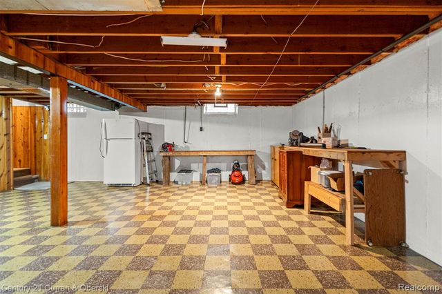 9768 Seavitt Drive, Allen Park, MI 48101