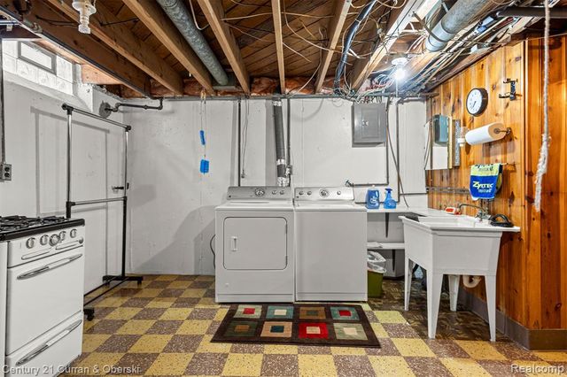 9768 Seavitt Drive, Allen Park, MI 48101