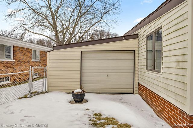 9768 Seavitt Drive, Allen Park, MI 48101