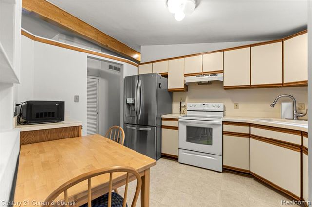 9768 Seavitt Drive, Allen Park, MI 48101