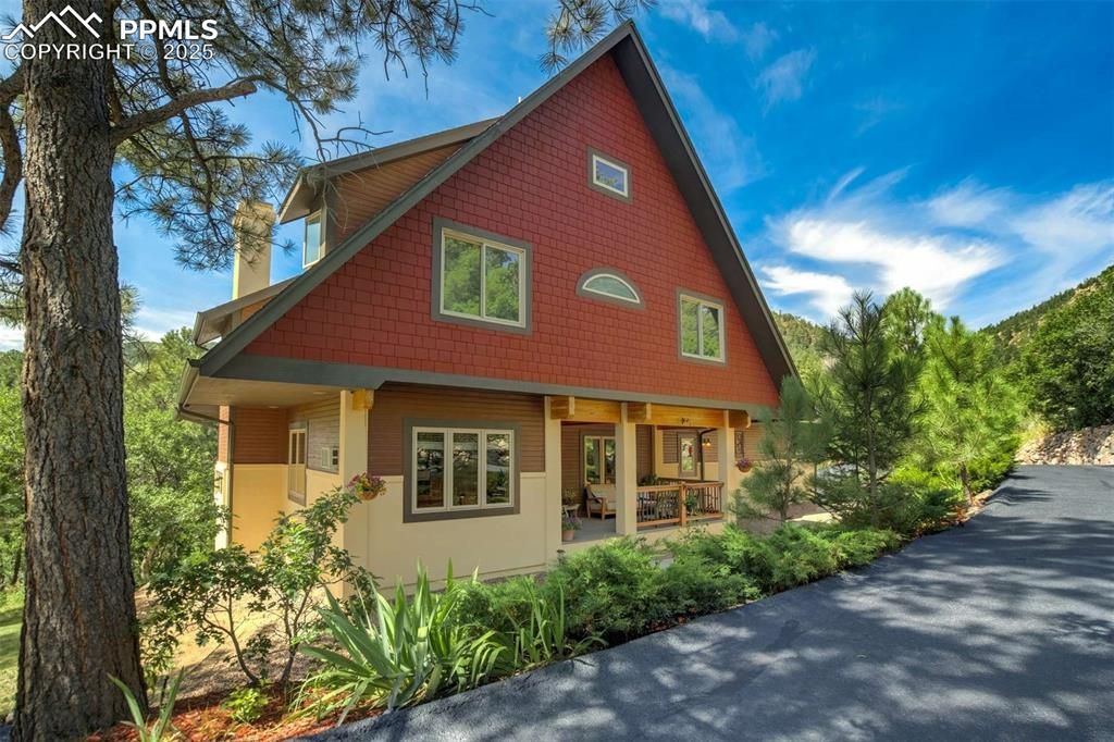 400 Valley Crescent Street, Palmer Lake, CO 80133