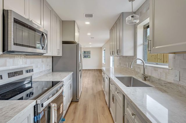 2310 Woodwind Way, League City, TX 77573