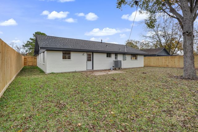 2310 Woodwind Way, League City, TX 77573