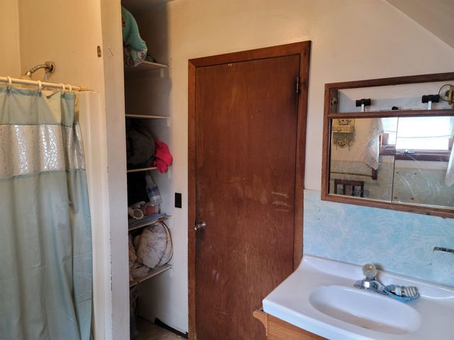 75 Indian Point Street, Newport City, VT 05855