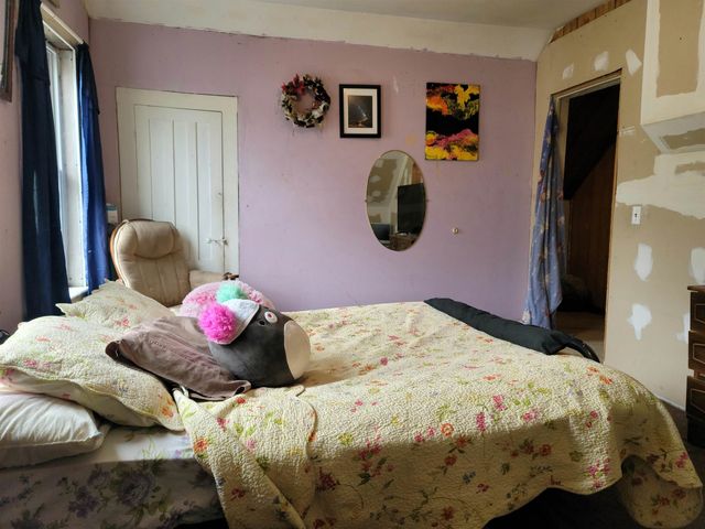 75 Indian Point Street, Newport City, VT 05855
