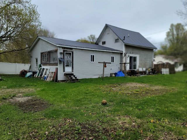 75 Indian Point Street, Newport City, VT 05855