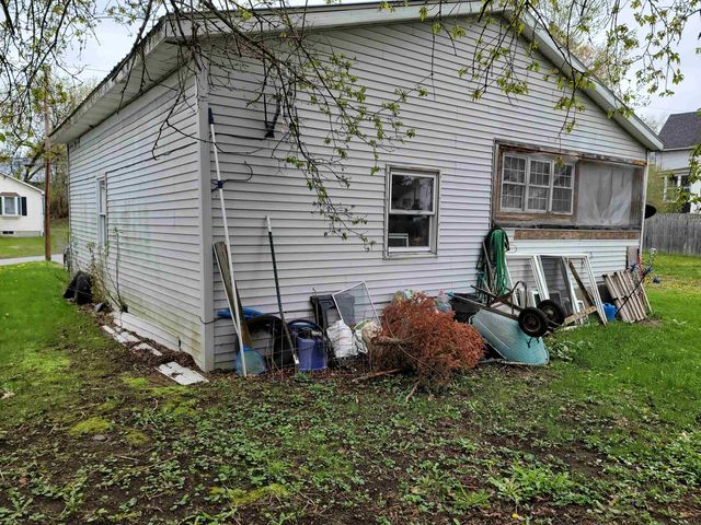 75 Indian Point Street, Newport City, VT 05855