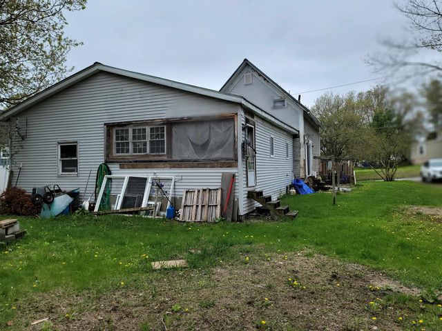 75 Indian Point Street, Newport City, VT 05855