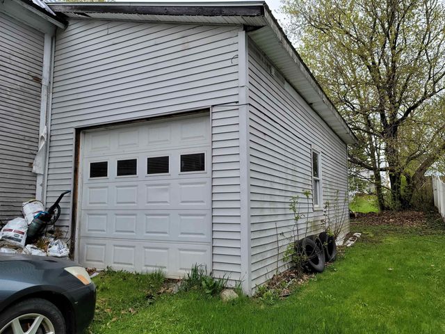 75 Indian Point Street, Newport City, VT 05855