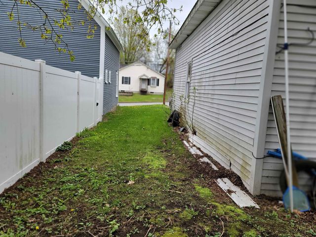 75 Indian Point Street, Newport City, VT 05855